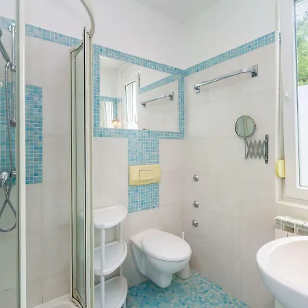 Beautiful In Premantura With Private Pool And Sea View * 풀라